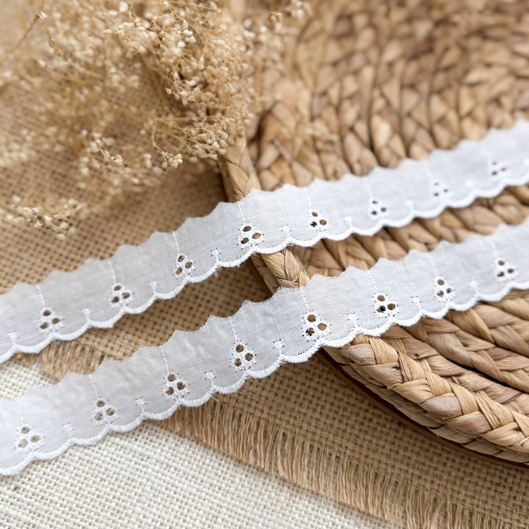 Trim 31- solid in 1 yard increments
Perfect For:
Hair bows, headbands, accessories
Bag accents, keychains, wristlets
Sewing projects, garment trim
Scrapbooking, card making, DIY crafts
Holiday décor, gift wrapping
Adding texture and dimension to your handmade designs