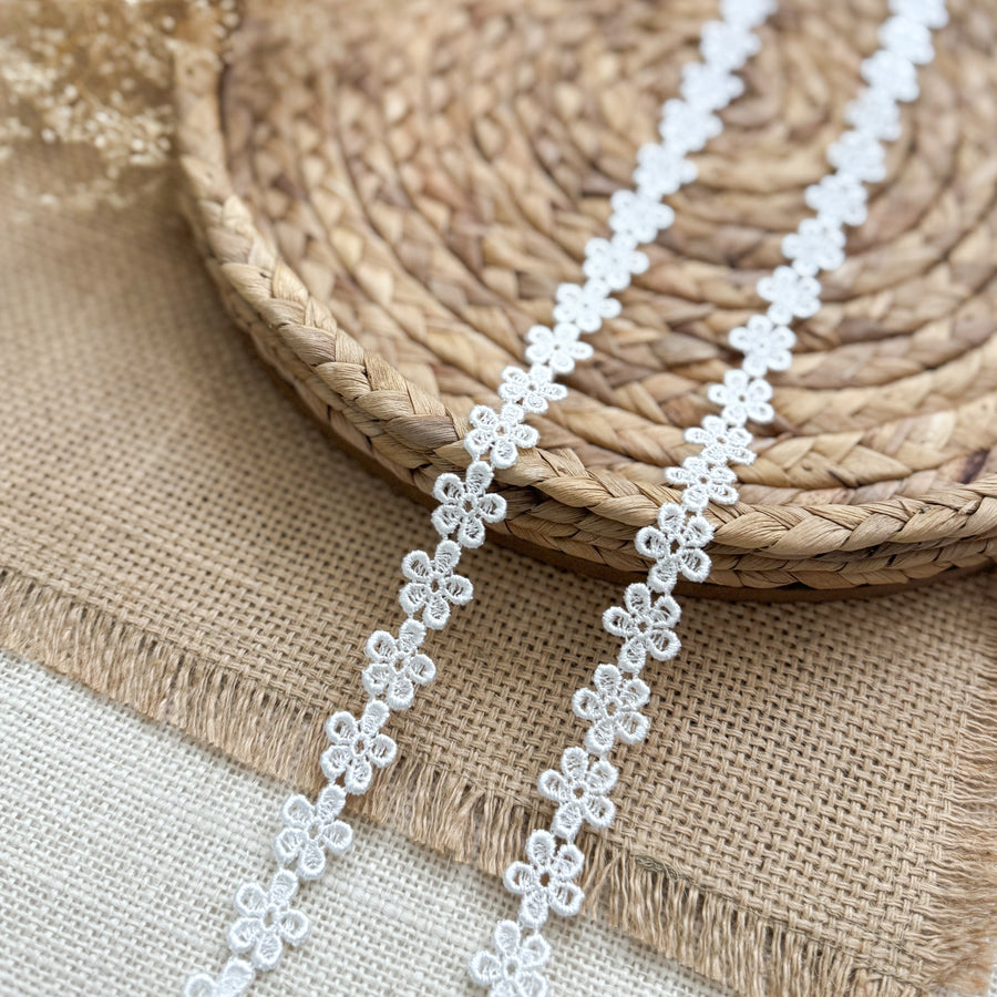 Trim 23 - solid in 1 yard increments
Perfect For:
Hair bows, headbands, accessories
Bag accents, keychains, wristlets
Sewing projects, garment trim
Scrapbooking, card making, DIY crafts
Holiday décor, gift wrapping
Adding texture and dimension to your handmade designs