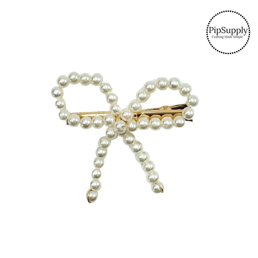 These Christmas dainty pearl hair clips are a stylish hair accessory and can be worn as they are. These hair clips are ready to wear or to sell to others.