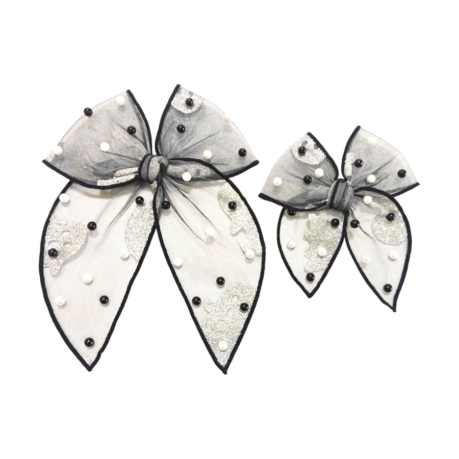 These Halloween themed pre-cut tied bows are ready to package and resell to your customers no sewing or measuring necessary! These hair bows come with a clip already attached.