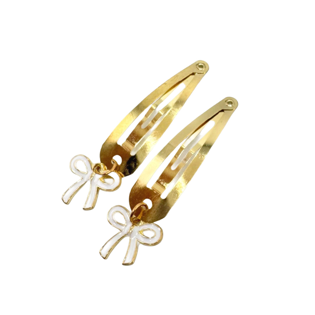 Gold-tone metal snap clips featuring a classic teardrop shape with attached white enamel bow charms. Designed with a smooth, polished finish and secure snap closure.
Approx 2"
sold In set of two