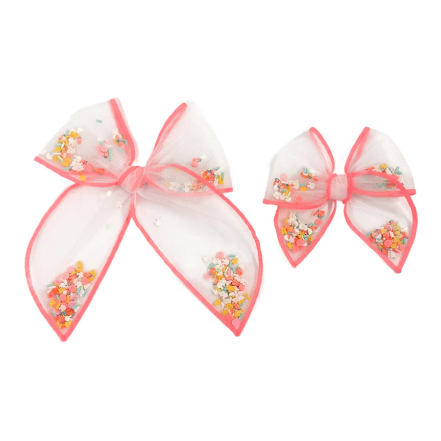 These spring light pink stitched white tulle pre-cut shaker tied bows are ready to package and resell to your customers no sewing or measuring necessary! These hair bows come with a alligator clip already attached and come filled with bunnies, carrots, flowers, and sprinkles.