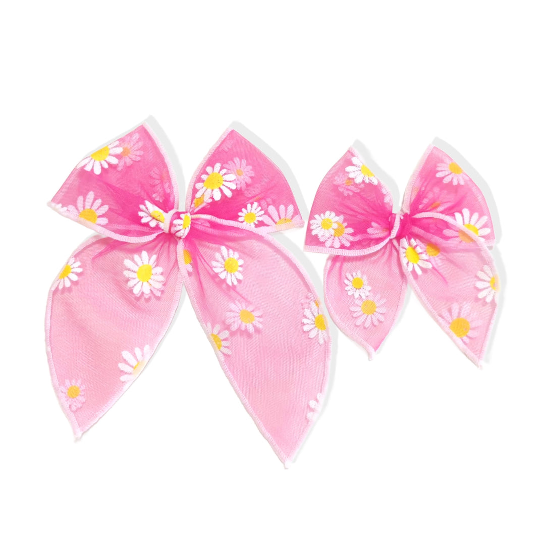 These spring floral tulle pre-cut tied bows are ready to package and resell to your customers no sewing or measuring necessary! These hair bows come with a alligator clip already attached.