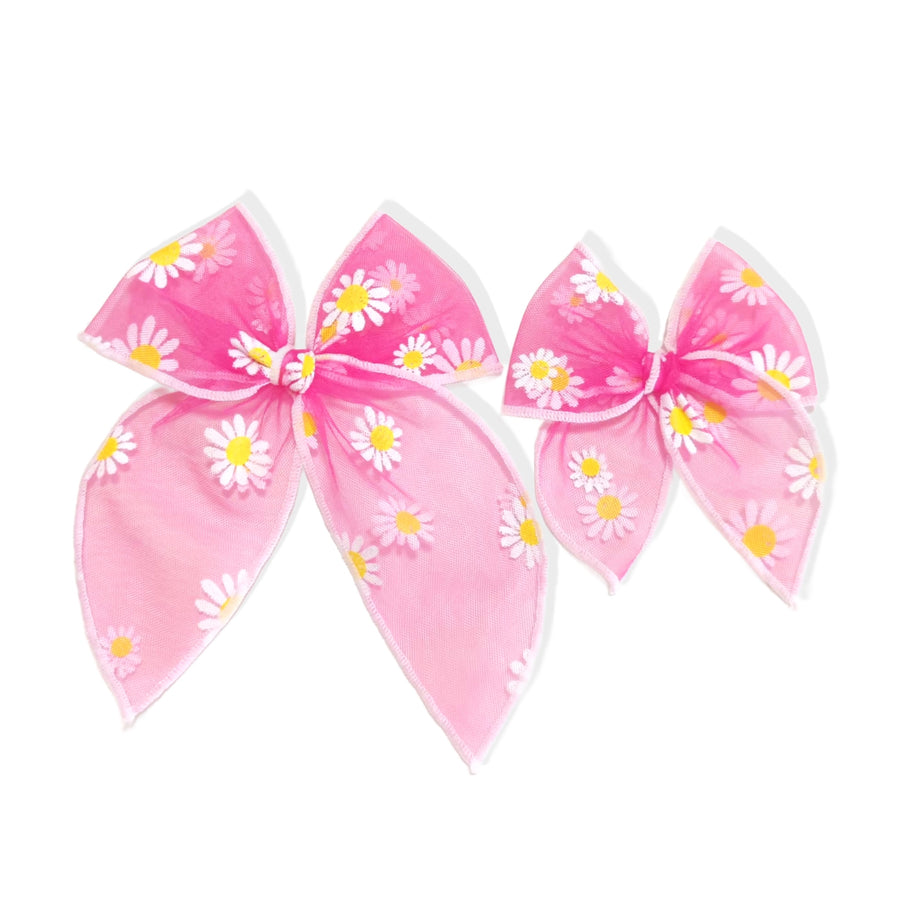 These spring floral tulle pre-cut tied bows are ready to package and resell to your customers no sewing or measuring necessary! These hair bows come with a alligator clip already attached.