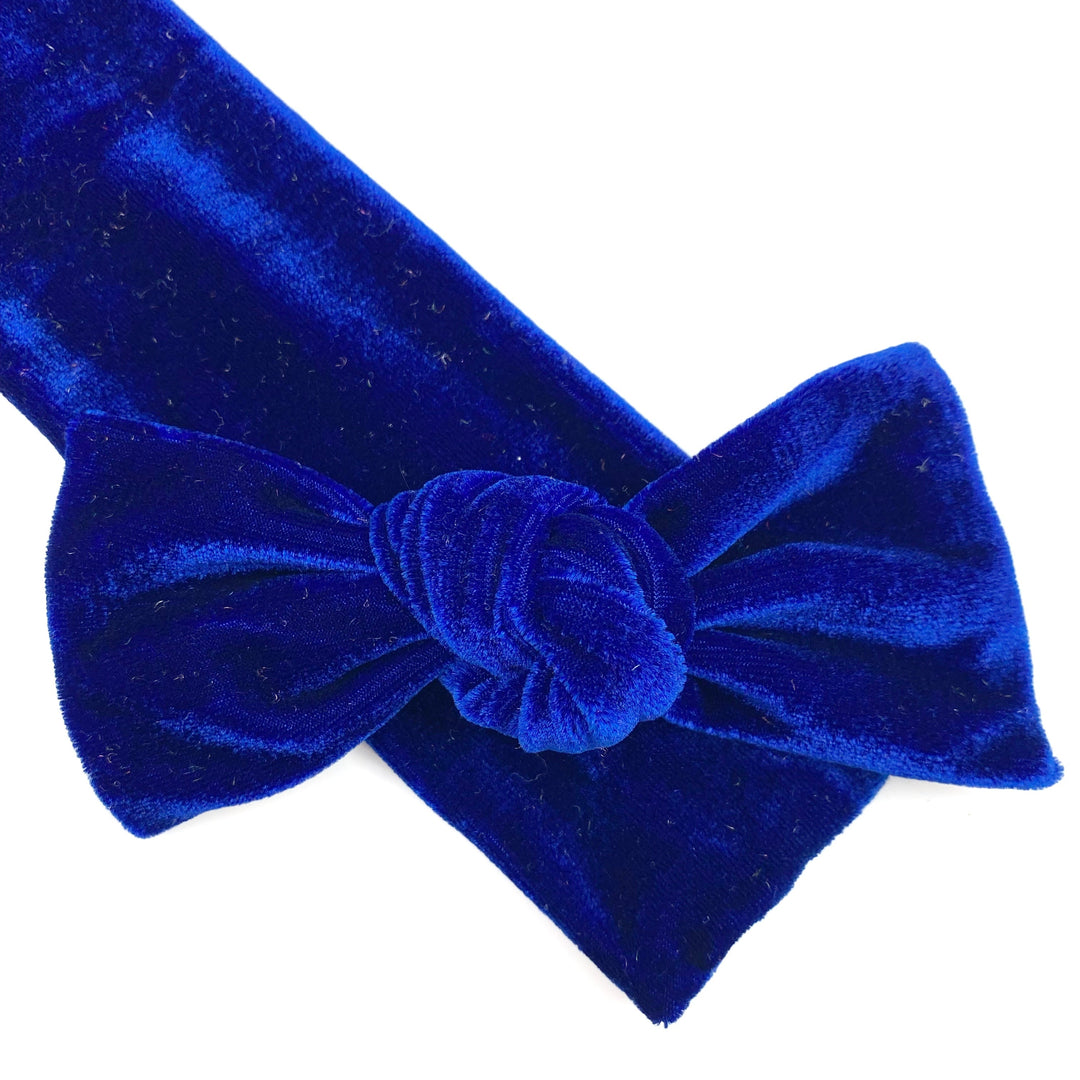 These patriotic closed square finished edge fabric bow strips are made from velvet. Perfect for this summer and Independence Day! These hair no sew bow strips can be easily tied and attached to a clip for a finished hair bow. Hand wash in cold water and air dry.