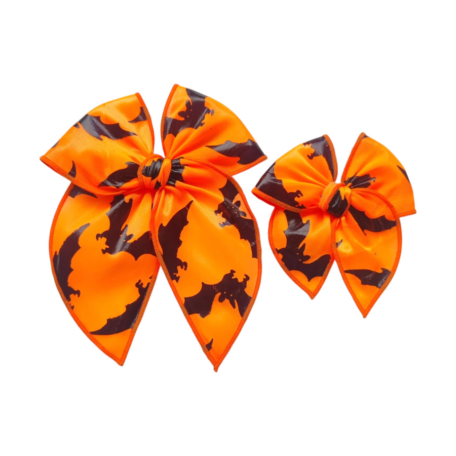 These Halloween themed pre-cut tied bows are ready to package and resell to your customers no sewing or measuring necessary! These hair bows come with a clip already attached.