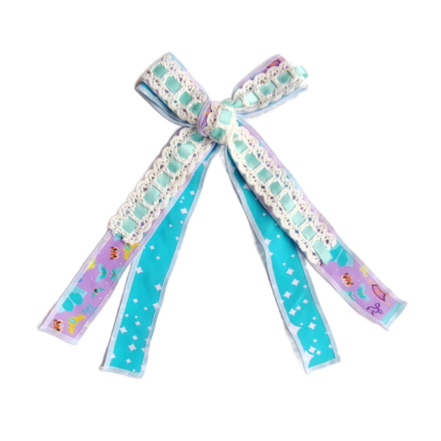 These princess themed lace pre-cut tied bows are ready to package and resell to your customers no sewing or measuring necessary! These hair bows come with a clip already attached.