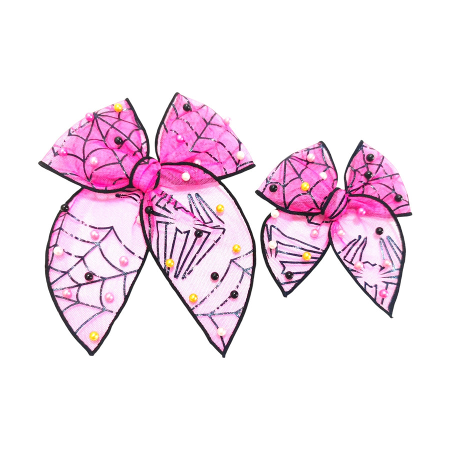These Halloween themed pre-cut tied bows are ready to package and resell to your customers no sewing or measuring necessary! These hair bows come with a clip already attached.