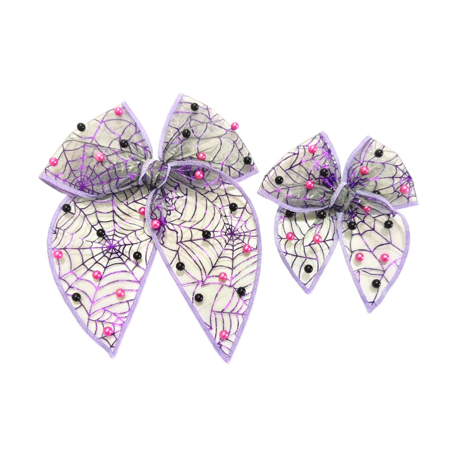 These Halloween themed pre-cut tied bows are ready to package and resell to your customers no sewing or measuring necessary! These hair bows come with a clip already attached.
