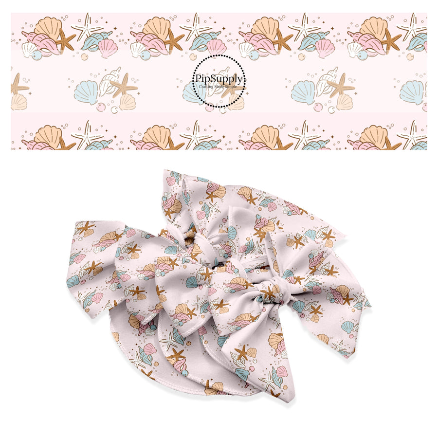 These summer themed no sew bow strips can be easily tied and attached to a clip for a finished hair bow. These summer patterned bow strips are great for personal use or to sell. These bow strips feature seashells on light pink.