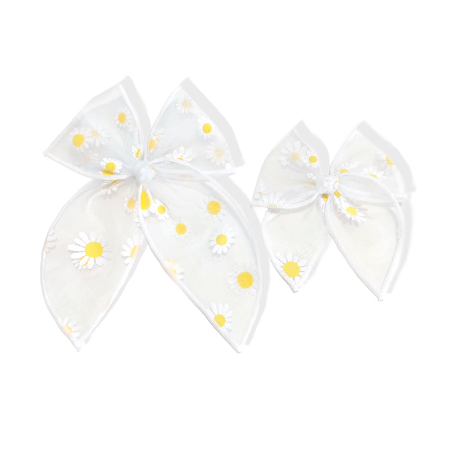 These spring floral tulle pre-cut tied bows are ready to package and resell to your customers no sewing or measuring necessary! These hair bows come with a alligator clip already attached.