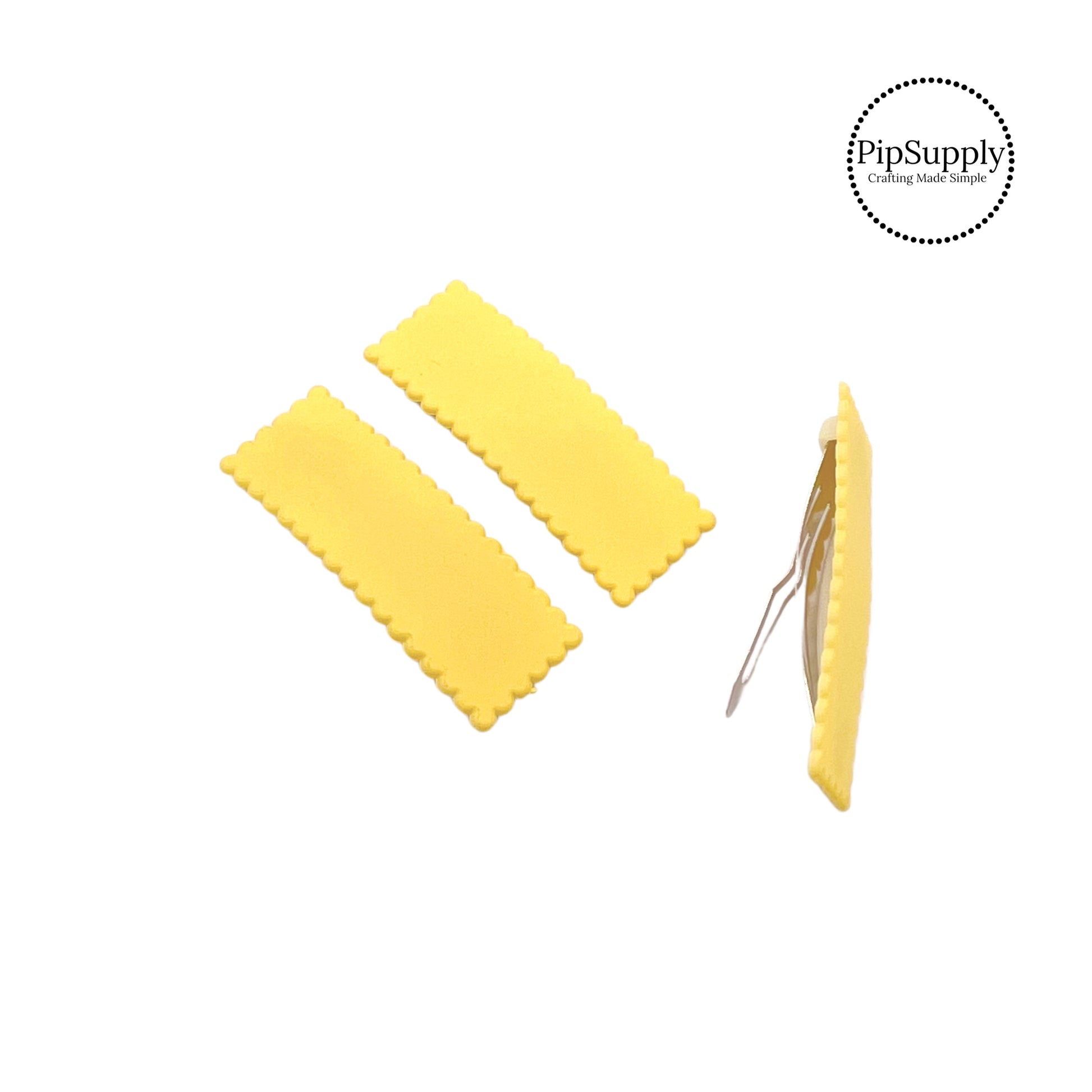 Light yellow solid rectangle scalloped snap clip