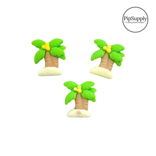 Coconuts in a green palm tree with sand resin embellishment